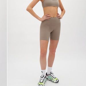 Aritzia TnaBUTTER™ Atmosphere Hi-Rise 7" Short